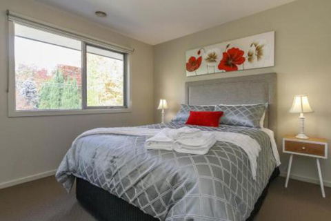 Sanctuary Close - Accommodation Australia 0