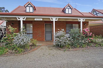 Oak Cottage - Tudor Village Unit 5 - Accommodation Australia 0