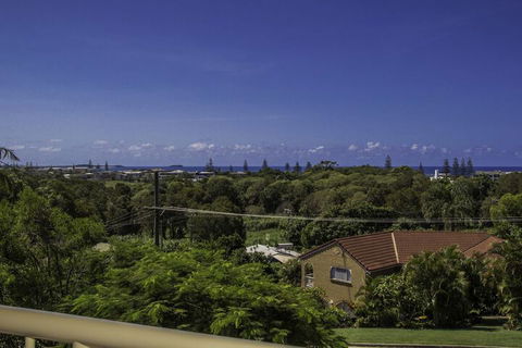 KINGSCLIFF HOLIDAY HOME On The HILL SYDS VIEW - Accommodation Australia 1