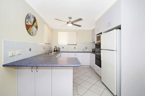 KINGSCLIFF HOLIDAY HOME On The HILL SYDS VIEW - Accommodation Australia 5