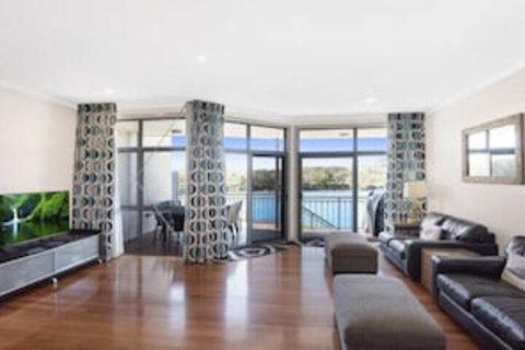 Absolute Creek Front Villa - Local Tourism 0