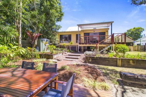 CABARITA BEACH BLISS HOLIDAY HOME On The LAKE - Accommodation Australia 0
