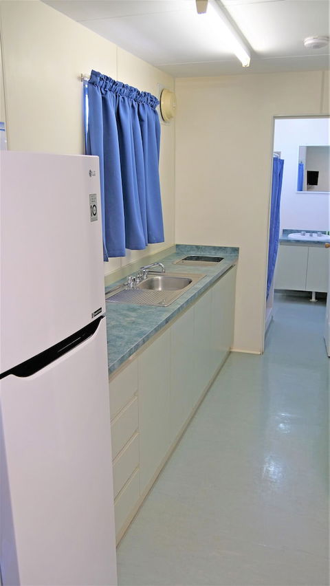 Denham Seaside Caravan Park - Bed n Breakfasts 5
