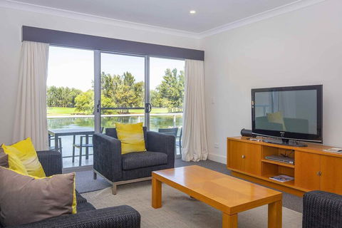 Villa On The Green - Accommodation Australia 2