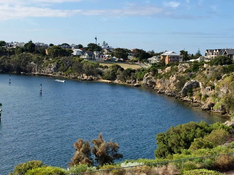 River Front Architect Villa - Accommodation Australia 6