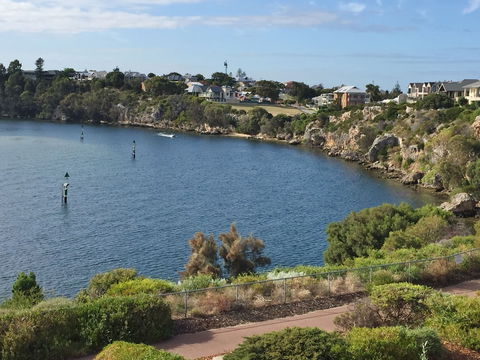 River Front Architect Villa - Accommodation Australia 5
