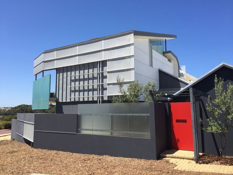 River Front Architect Villa - Accommodation Australia 1