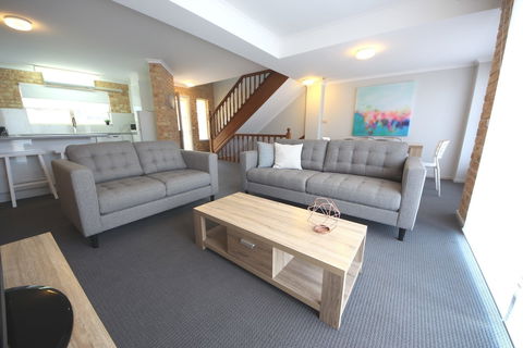 Ocean Shores Unit  No 4 - Accommodation Australia 3