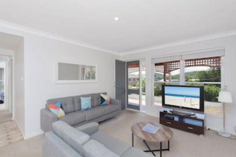 Surf Break 10A Tuna (Downstairs) - Accommodation Australia 0