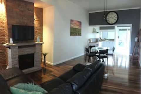 Take 5ive - Accommodation Australia 0