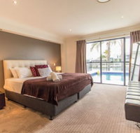 T E Peters Waterfront Holiday Home - Accommodation Australia