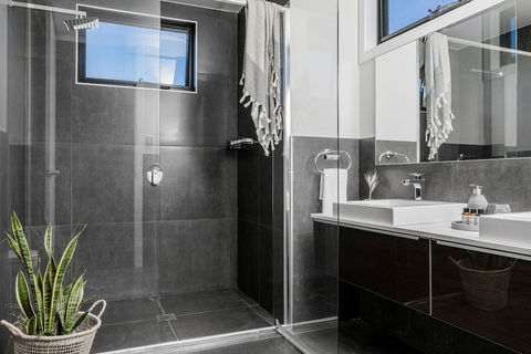 A PERFECT STAY - Catalina's - Accommodation Australia 5