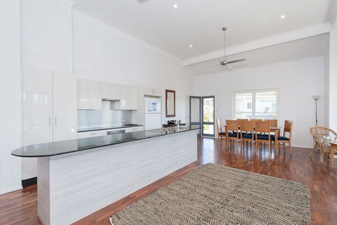 Surf Break Fingal Bay - Accommodation Australia 2