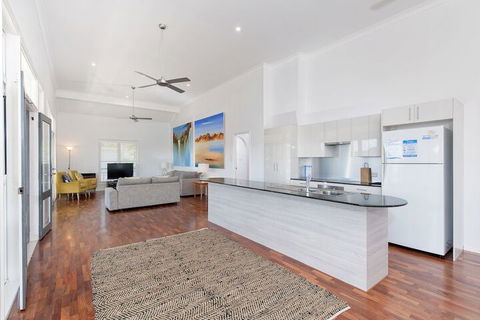 Surf Break Fingal Bay - Accommodation Australia 4