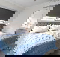 Blue Lagoon Villa A - Bed n Breakfasts