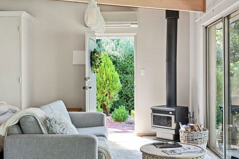 Adelaide Hills Retreats - Australia Shopping 5