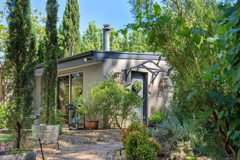 Adelaide Hills Retreats - Australia Shopping 1