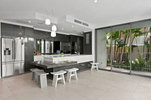Tranquil Waters - Luxury In Oceans Edge - Bed n Breakfasts 5