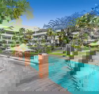 Poolside Apt In Alamanda Beachfront Resort 55 - Bed n Breakfasts