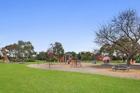Adelaide Style Accommodation Near City - Local Tourism 6