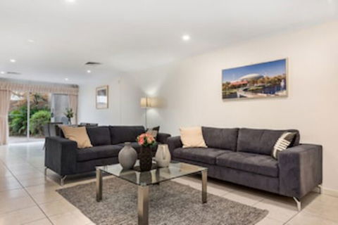 Adelaide Style Accommodation Near City - Local Tourism 0