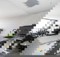 Panoramic Views AMAZING Location Brand New - Australia Shopping