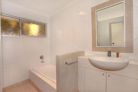 32 Barra Crescent Coolum Beach. Bond 500 FOXTEL WIFI Linen Supplied - Accommodation Australia 4