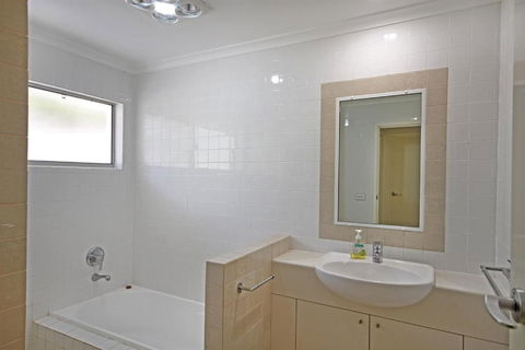 32 Barra Crescent Coolum Beach. Bond 500 FOXTEL WIFI Linen Supplied - Accommodation Australia 2