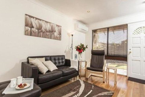 Attadale Excutive Villa - Australia Shopping 1