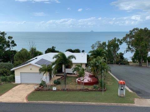 Hydeaway Retreat Beach House Hydeaway Bay - Accommodation Australia 1