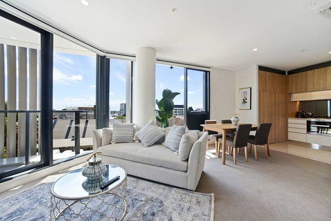 Modern Ultra Clean In The Heart Of Convenience - Australia Shopping 2