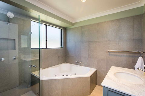 Amani - Australia Shopping 7