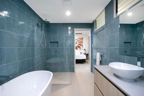 Belle Escapes - Absolute Beachfront Apartment In Alamanda Resort 21 - Bed n Breakfasts 6