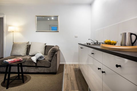 Lake Daylesford Apartments 7 - Accommodation Australia 5