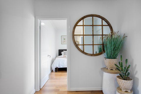 AUJOY 3 Bed Townhouse Burwood 1 - Australia Shopping 1