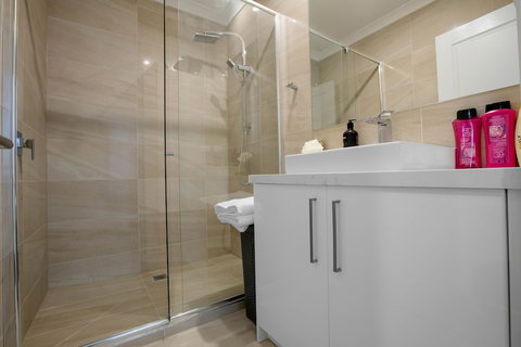 AUJOY 3 Bed Townhouse Burwood 1 - Australia Shopping 2