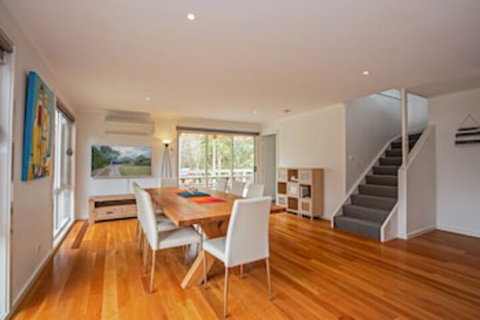 Bay Breeze Retreat - Local Tourism 0