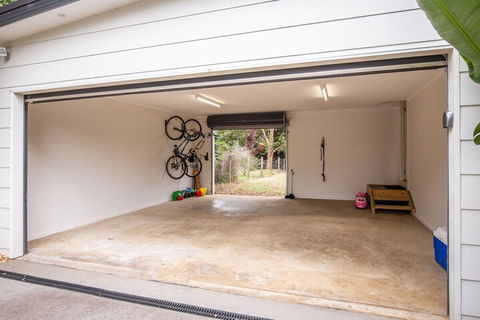 Bay Breeze Retreat - Local Tourism 1