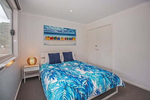 Bay Breeze Retreat - Local Tourism 3