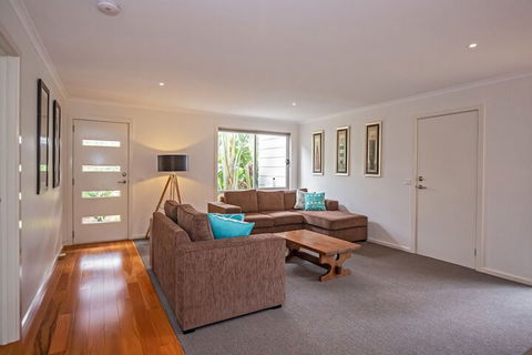 Bay Breeze Retreat - Local Tourism 7