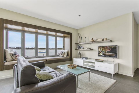 A Window On The Bay - Australia Shopping 4