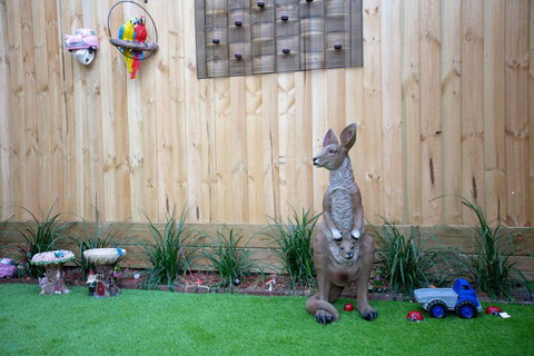 AUJOY 3 Bed Townhouse Burwood 3 - Australia Shopping 1