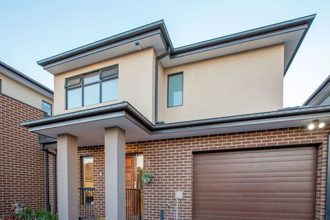 AUJOY 3 Bed Townhouse Burwood 3 - Australia Shopping 3