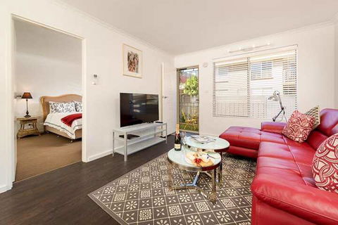 Understated Elegance Affordable Luxury - Accommodation Australia 3