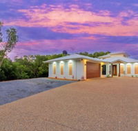 Isle Be Back Waterfront Luxury With Pool - Bed n Breakfasts