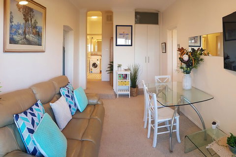 Coachhouse On The Beach - Local Tourism 1