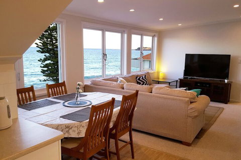 Coachhouse On The Beach - Local Tourism 6