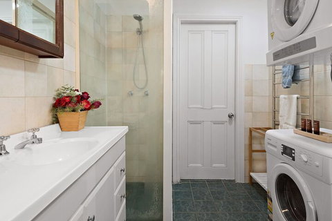 Coachhouse On The Beach - Local Tourism 4