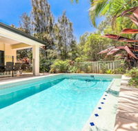 Large House with Pool - Accommodation Australia