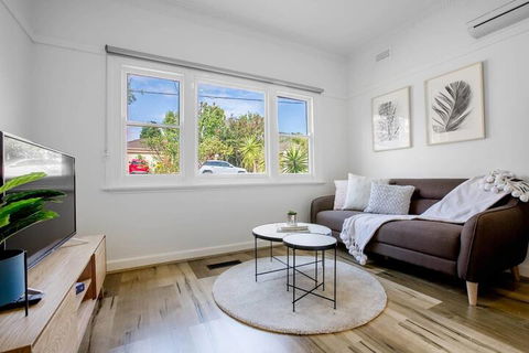 88 Peaceful Blackburn House - Accommodation Australia 3